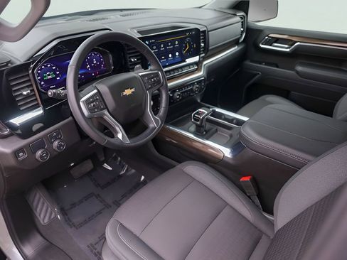 Used 2025 Chevrolet Silverado 1500 LT RWD image 15