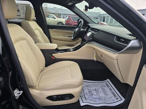 New 2025 Jeep Grand Cherokee Limited image 12