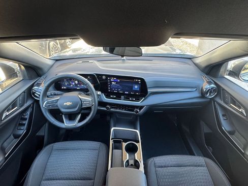 Used 2025 Chevrolet Equinox LT image 32