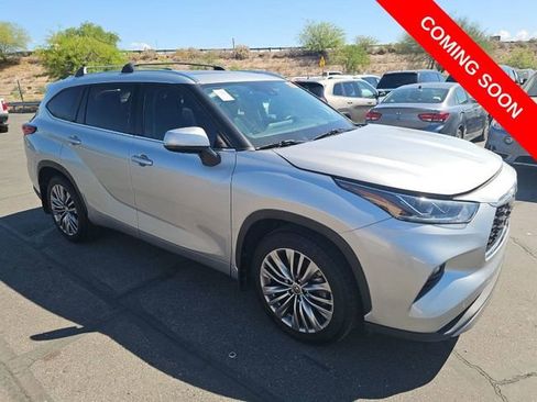 Used 2021 Toyota Highlander Platinum image 4