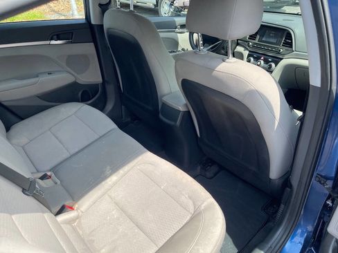 Used 2019 Hyundai Elantra SE FWD image 24