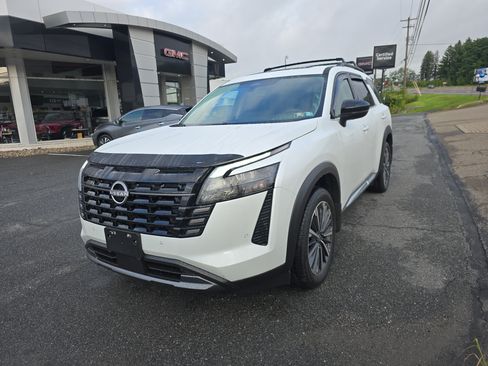 Used 2026 Nissan Pathfinder Platinum AWD/4WD image 11