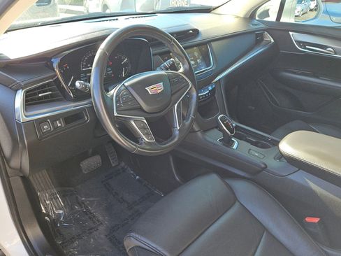 Used 2018 Cadillac XT5 Luxury w/ Driver Awareness Package image 11
