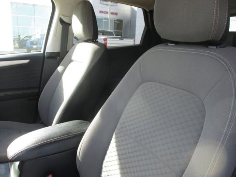 Used 2022 Ford Escape SE w/ SE Sport Appearance Package image 16