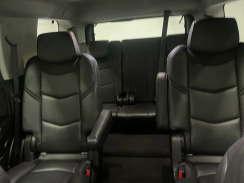 Used 2019 Cadillac Escalade Luxury image 11