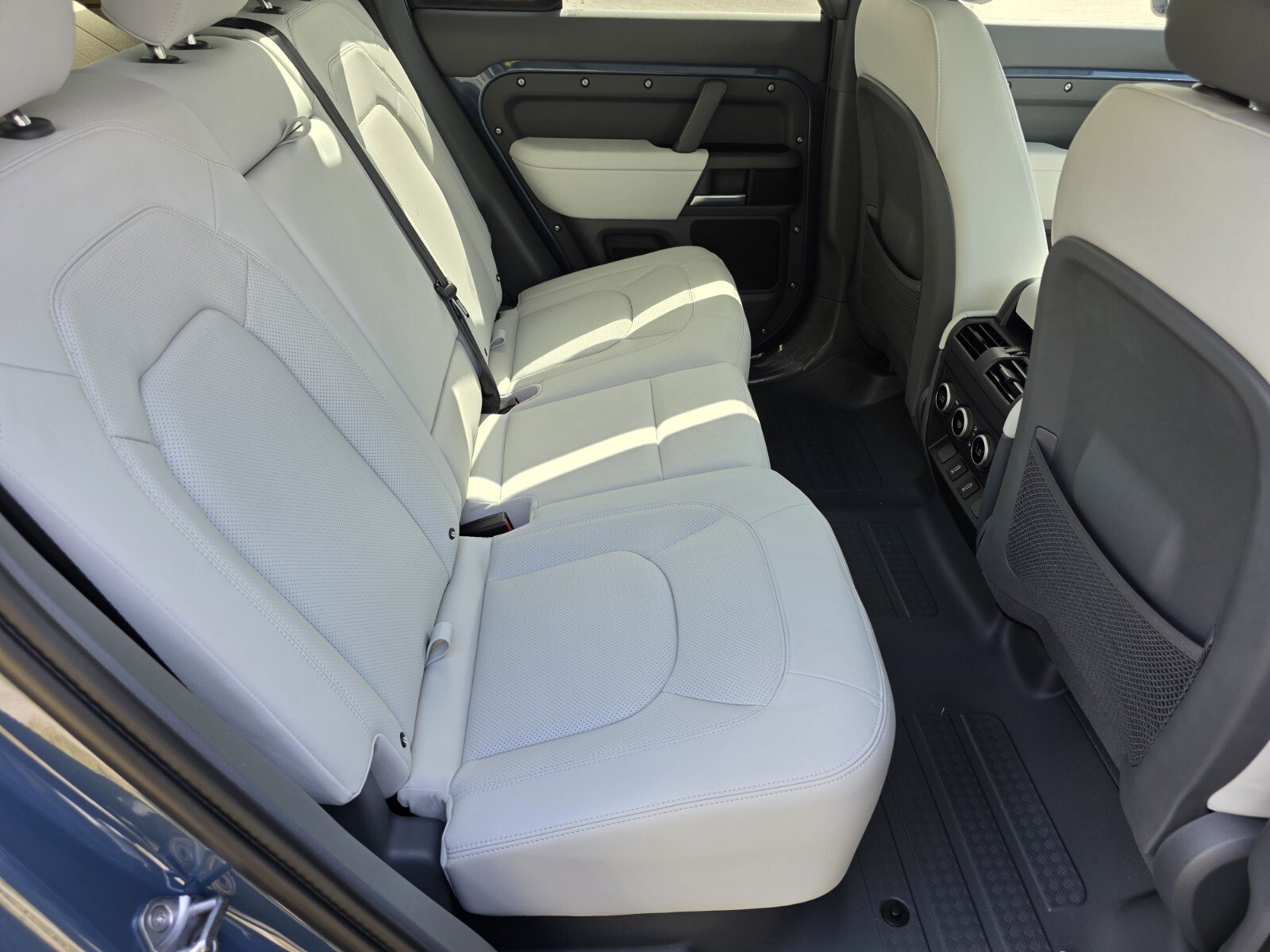 New 2026 Land Rover Defender 110 X-Dynamic SE AWD/4WD image 5