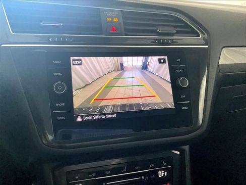 Used 2023 Volkswagen Tiguan SE R-Line image 19