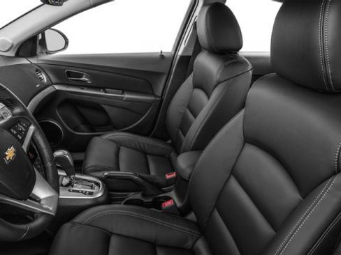 Used 2016 Chevrolet Cruze LT w/ Technology Package image 11
