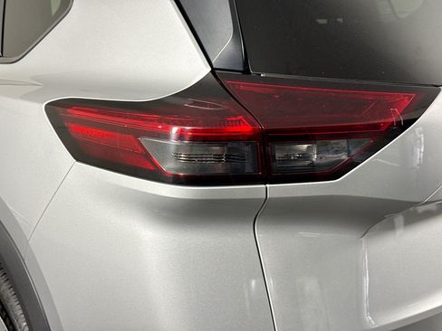 Used 2023 Nissan Rogue SV FWD image 36