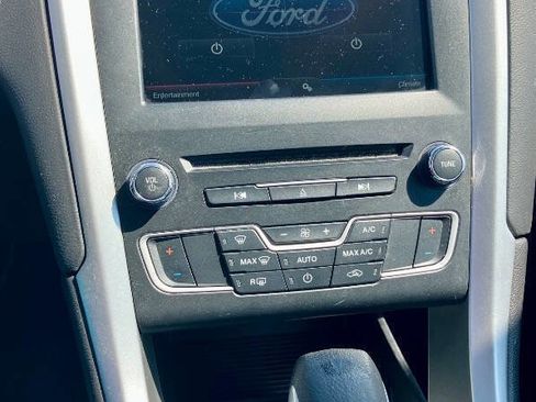 Used 2016 Ford Fusion SE FWD image 12