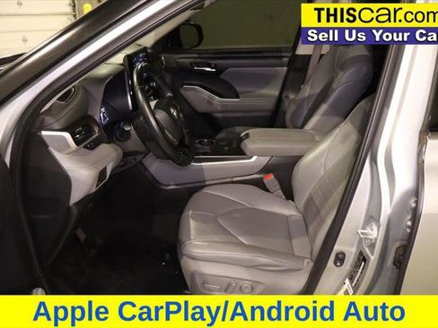 Used 2021 Toyota Highlander XLE image 18