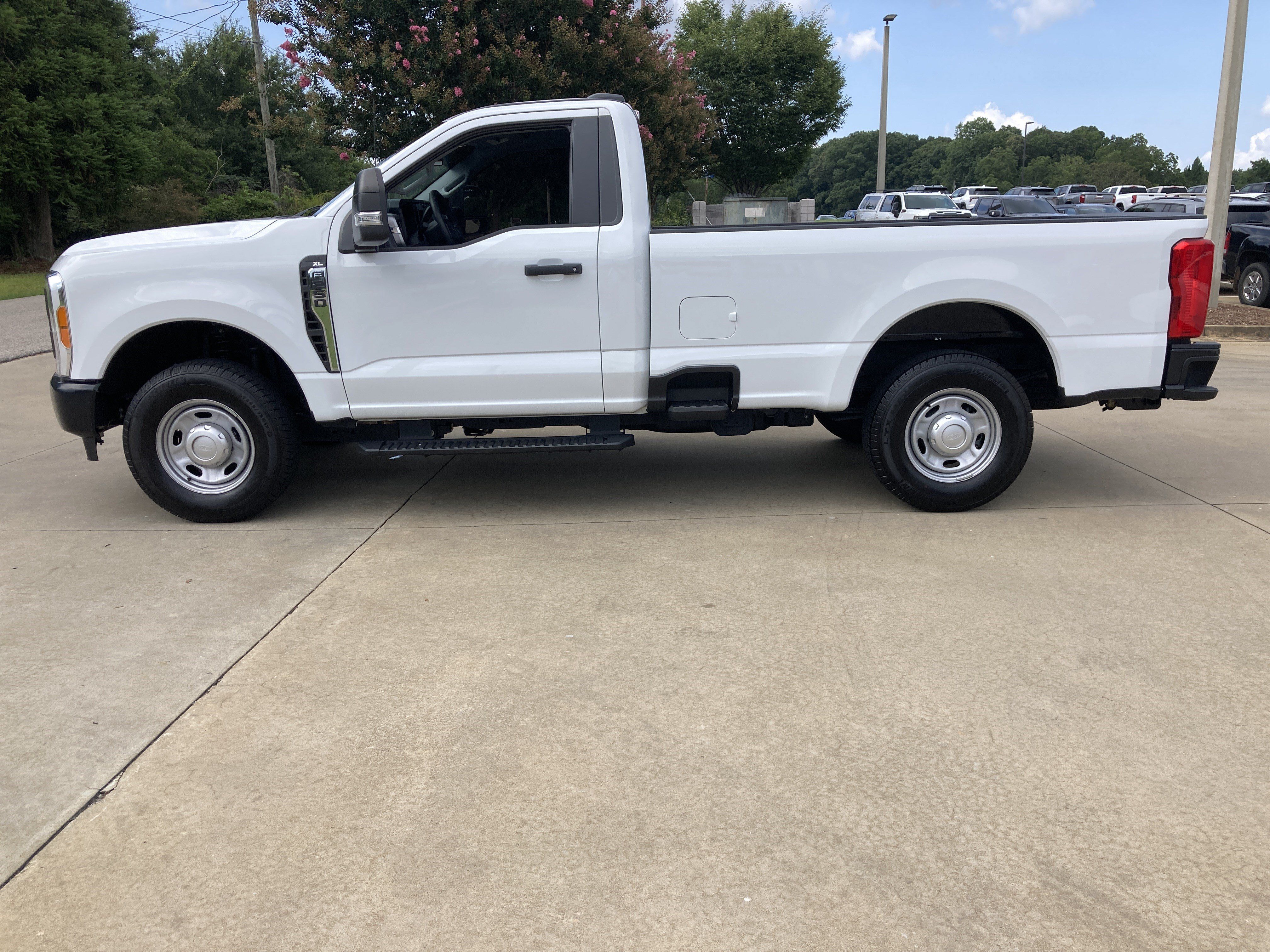 Used 2023 Ford F250 XL RWD image 10
