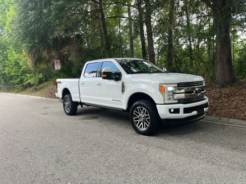 Used 2017 Ford F250 Lariat w/ Lariat Ultimate Package AWD/4WD image 3