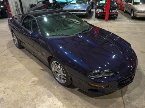 Used 2001 Chevrolet Camaro Z28 w/ SS Performance/Appearance Pkg image 14