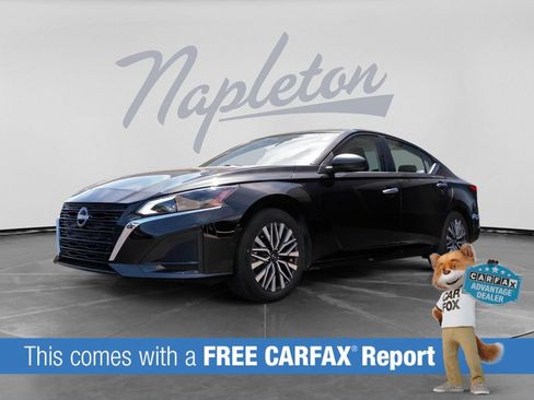 Used 2025 Nissan Altima 2.5 SV FWD image 3