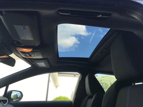 Used 2022 Toyota Corolla SE image 3