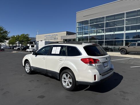 Used 2013 Subaru Outback 2.5i Premium AWD/4WD image 3