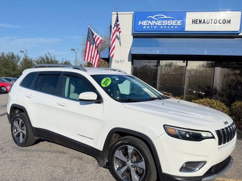 Used 2019 Jeep Cherokee Limited FWD image 17