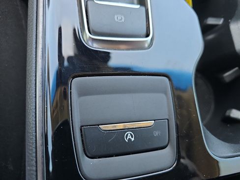 Used 2020 Ford Edge SE image 29