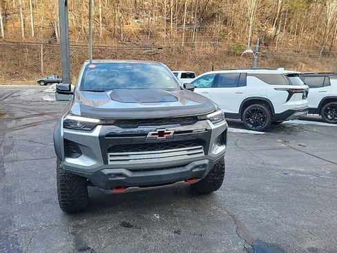 Used 2024 Chevrolet Colorado ZR2 w/ ZR2 Convenience Package III image 3