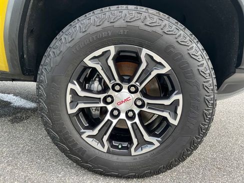 Used 2023 GMC Canyon AT4 w/ AT4 Premium Package AWD/4WD image 16
