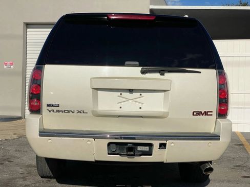 Used 2009 GMC Yukon XL Denali AWD/4WD image 14