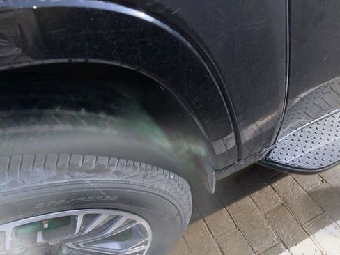 Used 2023 Jeep Wagoneer L Series II image 9