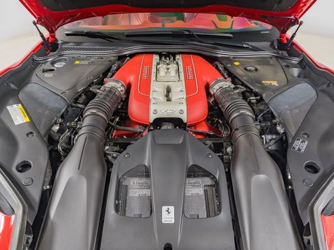 Used 2018 Ferrari 812 Superfast RWD image 38
