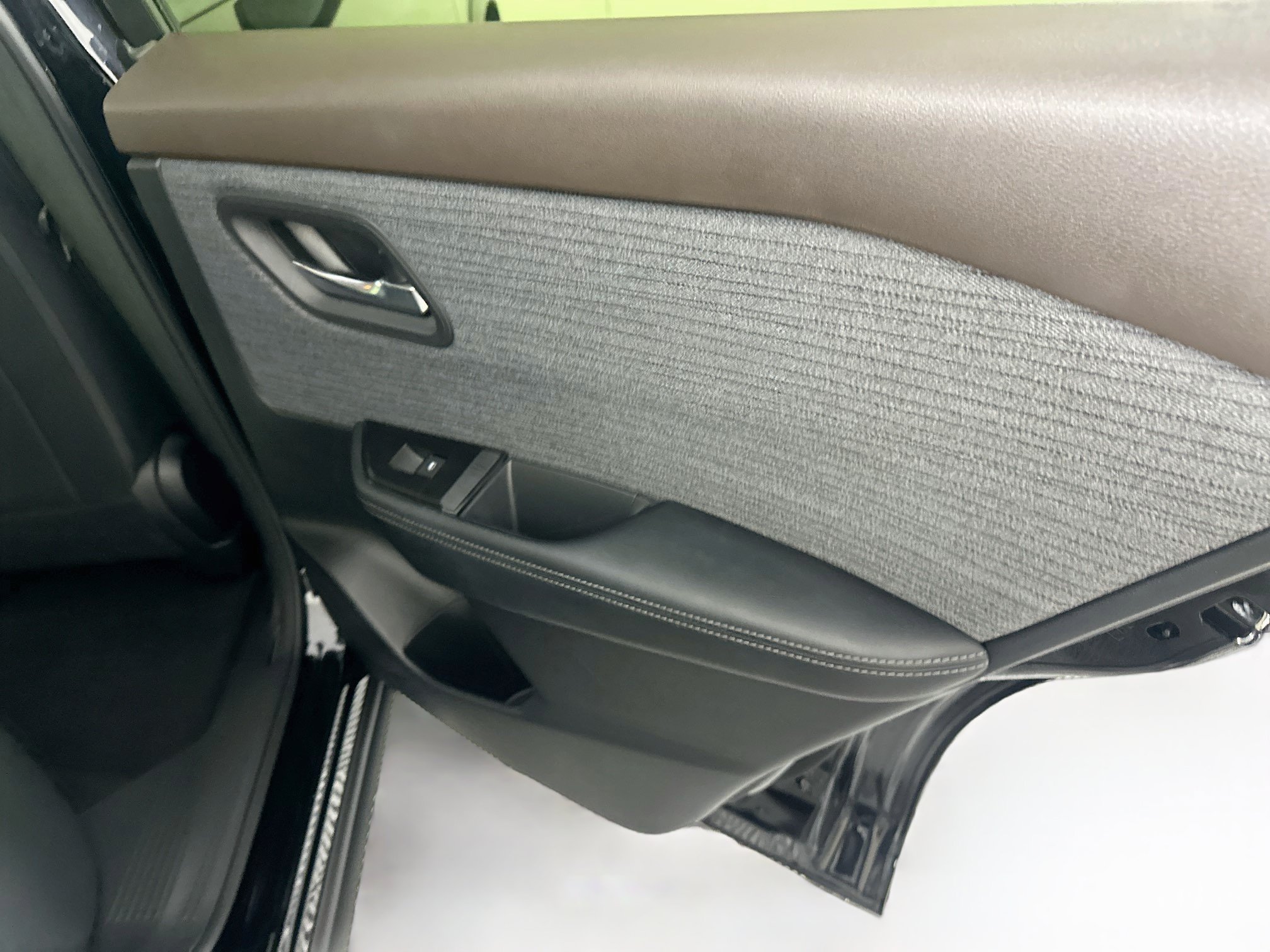 Used 2023 Nissan Rogue SV FWD image 28