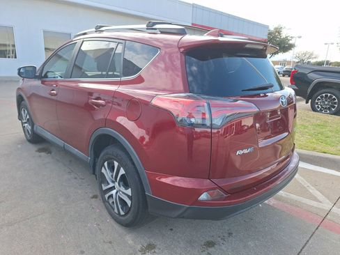 Used 2018 Toyota RAV4 LE image 4
