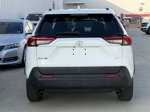Used 2020 Toyota RAV4 LE image 5