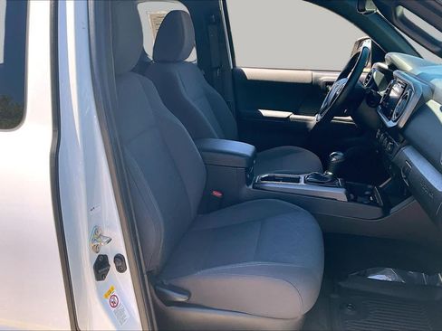 Certified 2019 Toyota Tacoma TRD Off-Road AWD/4WD image 8