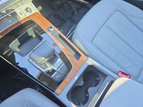 Used 2022 Audi Q5 2.0T Premium w/ Convenience Package image 23