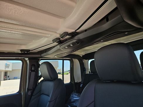 New 2026 Jeep Gladiator Sport AWD/4WD image 22