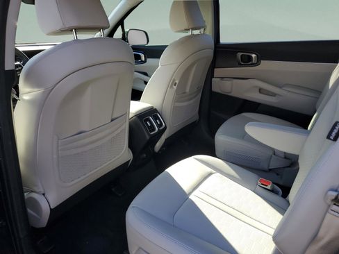 Certified 2024 Kia Sorento EX w/ Panoramic Sunroof Package image 10