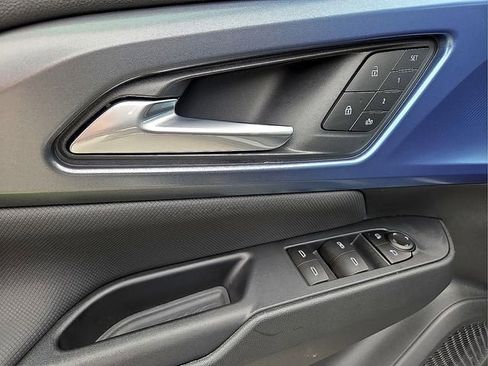 New 2026 Chevrolet Equinox EV LT w/ Convenience Package II AWD/4WD image 12