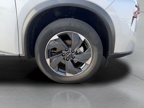 Used 2025 Nissan Rogue SV FWD image 24
