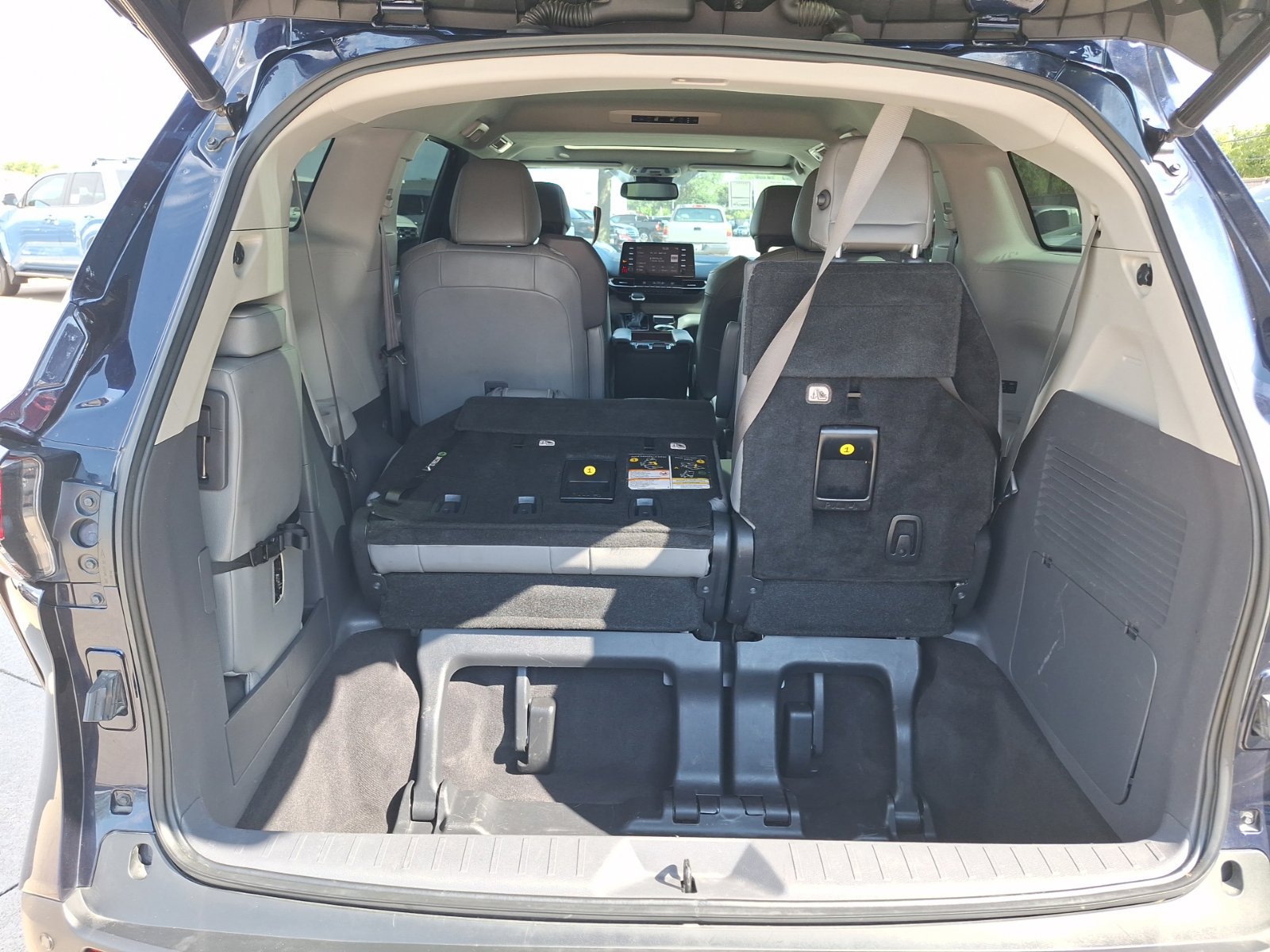 Used 2021 Toyota Sienna XLE FWD image 36