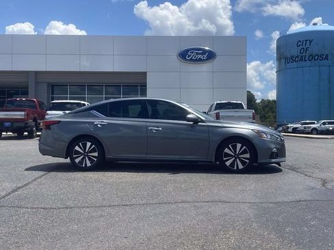 Used 2019 Nissan Altima 2.5 SV FWD image 2