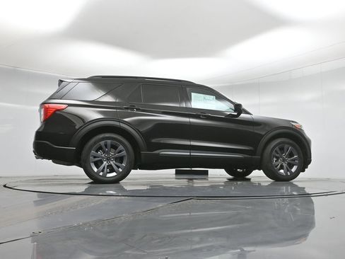Certified 2022 Ford Explorer XLT w/ Equipment Group 202A image 45