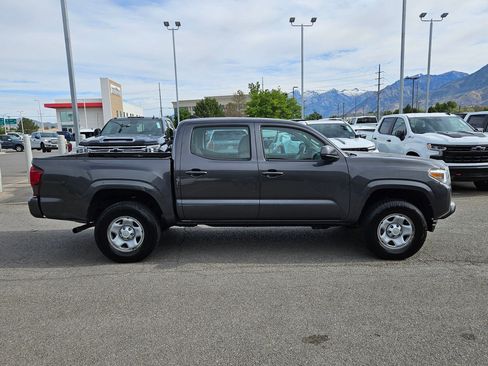 Used 2018 Toyota Tacoma SR AWD/4WD image 2