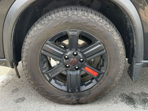 Used 2025 Nissan Rogue SV image 32