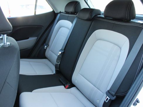 Used 2020 Hyundai Venue SEL image 20