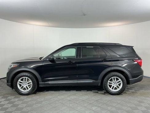 Used 2025 Ford Explorer Active AWD/4WD image 8