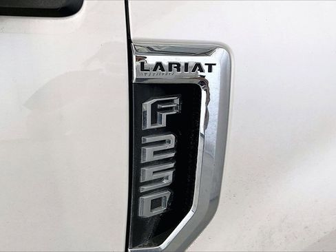 Used 2019 Ford F250 Lariat w/ Chrome Package image 9