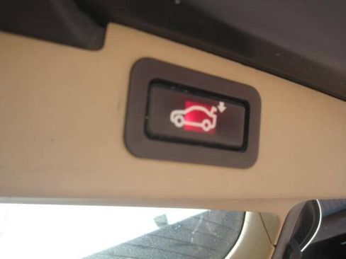 Used 2011 BMW X5 xDrive35d image 12