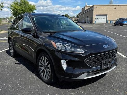 Used 2021 Ford Escape Titanium image 9