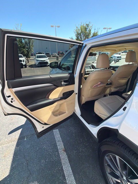Used 2018 Toyota Highlander XLE w/ Protection Package #3 AWD/4WD image 13