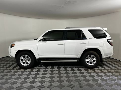 Used 2017 Toyota 4Runner SR5 RWD image 8