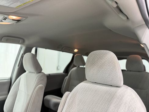 Used 2017 Toyota Sienna LE image 13